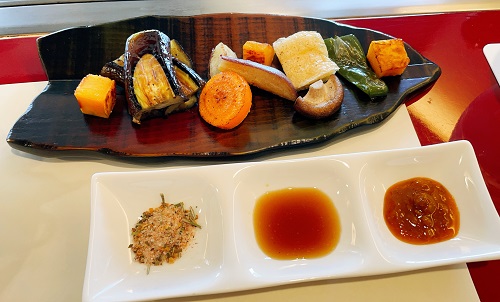鉄板焼ダイニングTeko tekoの焼き野菜盛り付け