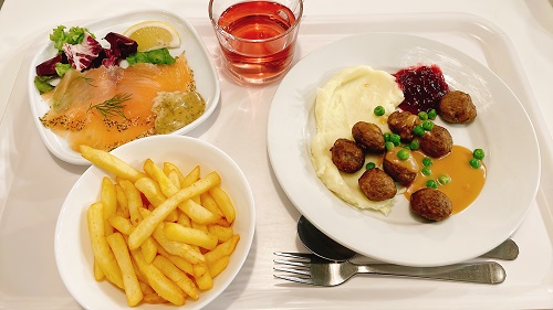 IKEAレストラン 神戸のスウェーデンミートボールとサーモンマリネとフライドポテト1