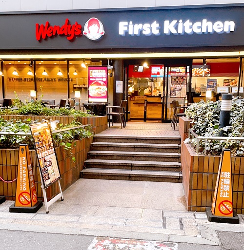 ウェンディーズ ・ファーストキッチン梅田HEPナビオ店の店舗前