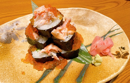 三代目網元 魚鮮水産 アイスタ新山口店のカニといくらのこぼれ巻き寿司