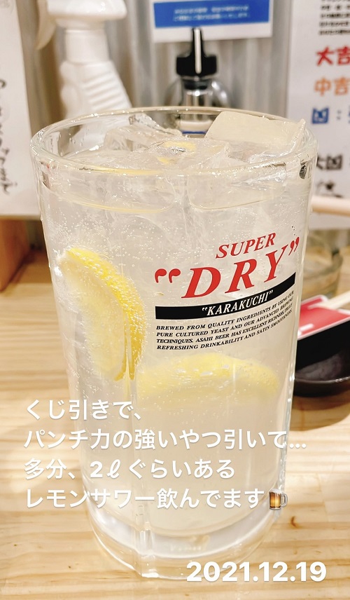 大衆肉酒場さぶろーのレモンサワーメガジョッキ