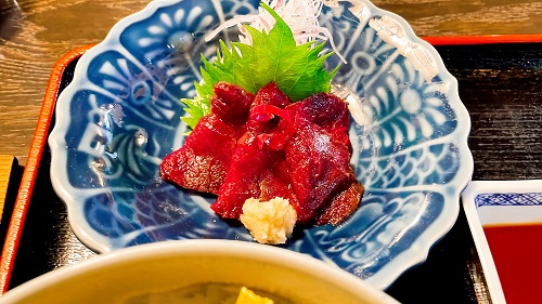 寶眞𠅘の馬刺し