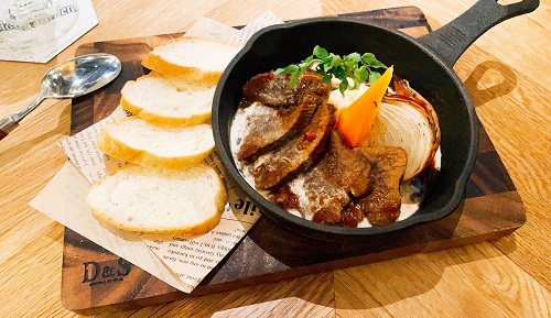 浜松町キッチンの牛タンのビール煮込みバケット添え
