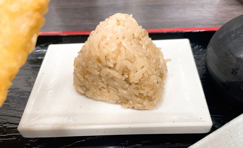 資さんうどん 魚町店のかしわおにぎり