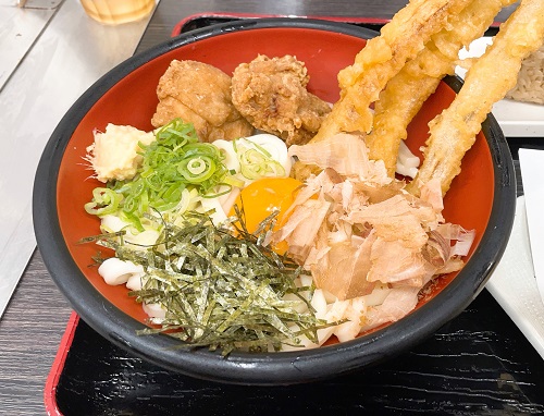 資さんうどん 魚町店の唐揚げぶっかけうどん