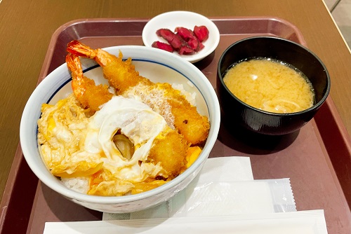 銀座梅林 羽田空港フードコートの海老フライ丼