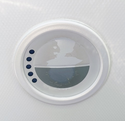 JAL飛行機の窓のブラインド調整機