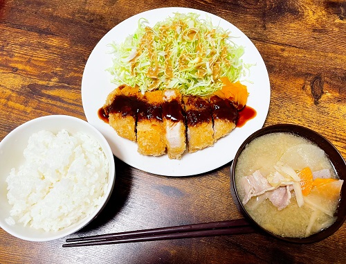 日畜フード 国産ロースカツと豚汁