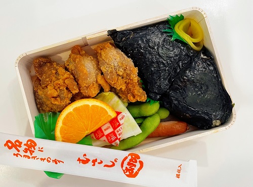 むすびむさし 新幹線店の若鶏むすび