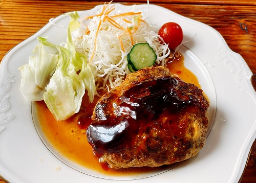 カナダ館の照焼ハンバーグ皿盛