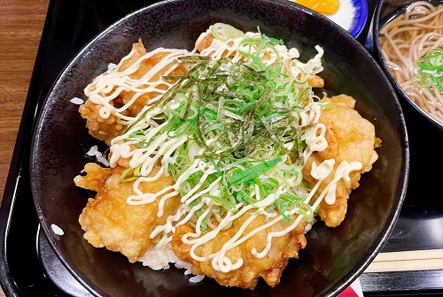 うどん・そば・呑み処 三条坊の鶏マヨ丼