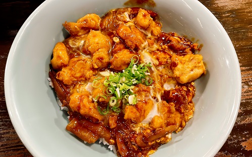 くりやんの若鶏のピリ辛丼