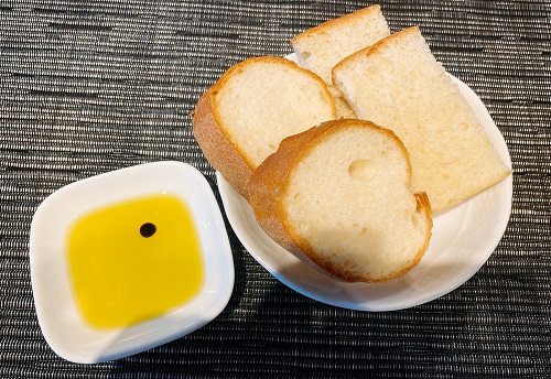 オステリアガウダンテ 神戸ハーバーランド店の前菜パン