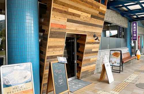 吉野川ハイウェイオアシス cul cul(クルクル)の店舗前