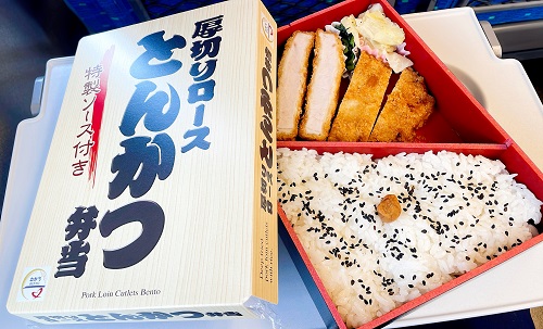 新幹線新横浜駅下りホーム10号店の厚切りロースとんかつ弁当の商品写真
