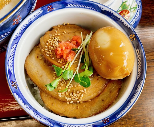 東かがわマルタツ手打ちうどんの焼豚丼