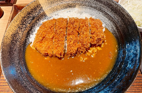 黄金色の豚 羽田空港店のSPF霧島純粋豚のかつカレー1