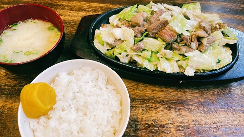 びっくり亭 本家 本店の1人半前定食