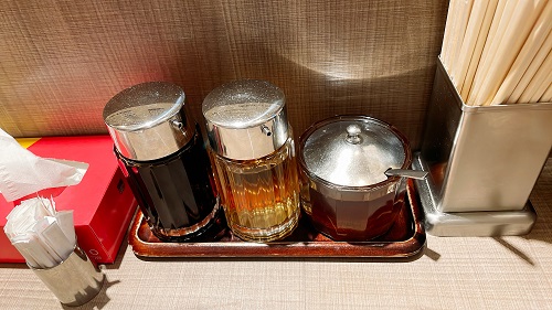 宇都宮みんみん ホテルメッツ店の調味料
