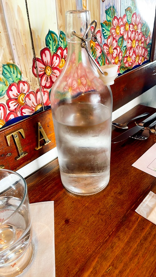 Ristorante e Pizzeria SANTA LUCIAの水