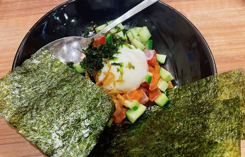 世界の山ちゃん アスティ三河安城店のサーモンユッケ