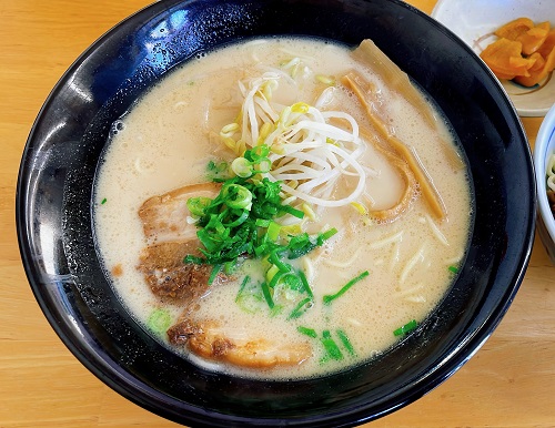 支那そば 青空のとんこつラーメン