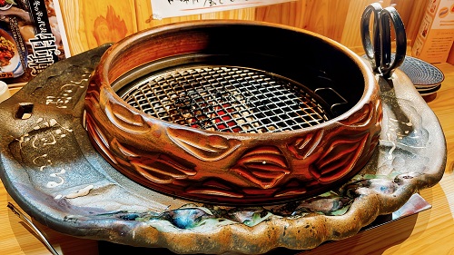 近江焼肉ホルモンすだく鳥取駅前店の炭焼きの器