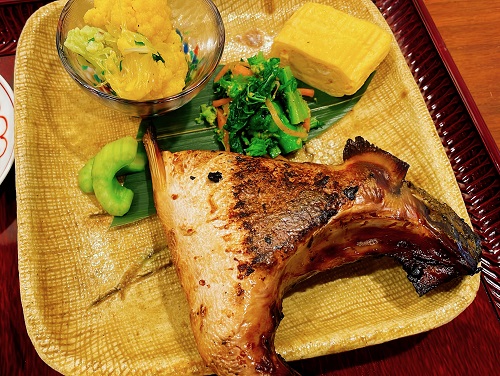 かきのはのぶりかまの醤油麹漬け焼き