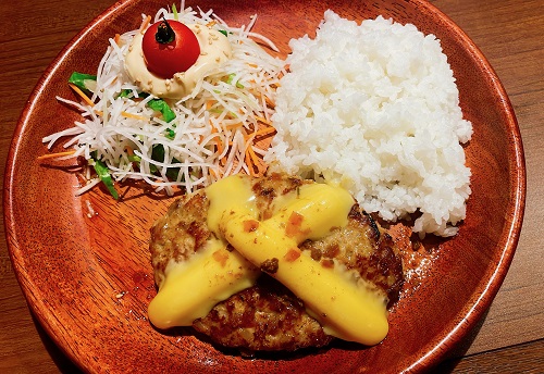 びっくりドンキー徳島万代店のチーズバーグディッシュ150g