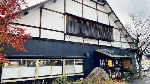 めんや七福 別邸の店舗前