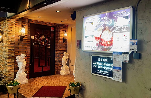 ビフテキのカワムラ 三宮本店の店舗前