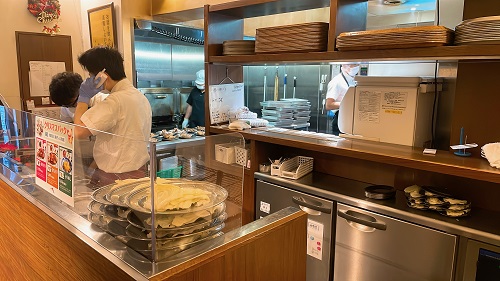 骨付鳥 一鶴 高松店の厨房