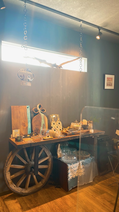 ねこやまねこの店内