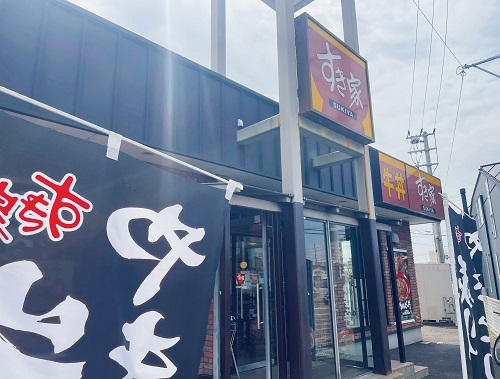 すき家 28号鳴門大津店の入口前