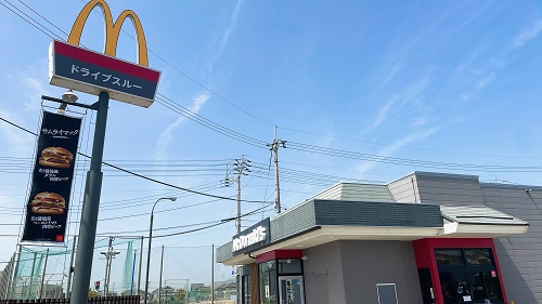 マクドナルド 28号鳴門店の店舗前