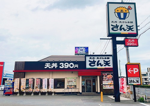 天丼・天ぷら本舗 さん天 徳島川内店の店舗前