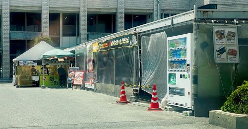 まねき食品株式会社の直売所